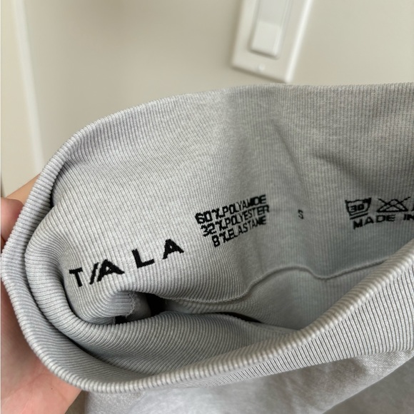 TALA Hosts Shorts - Picture 3 of 3